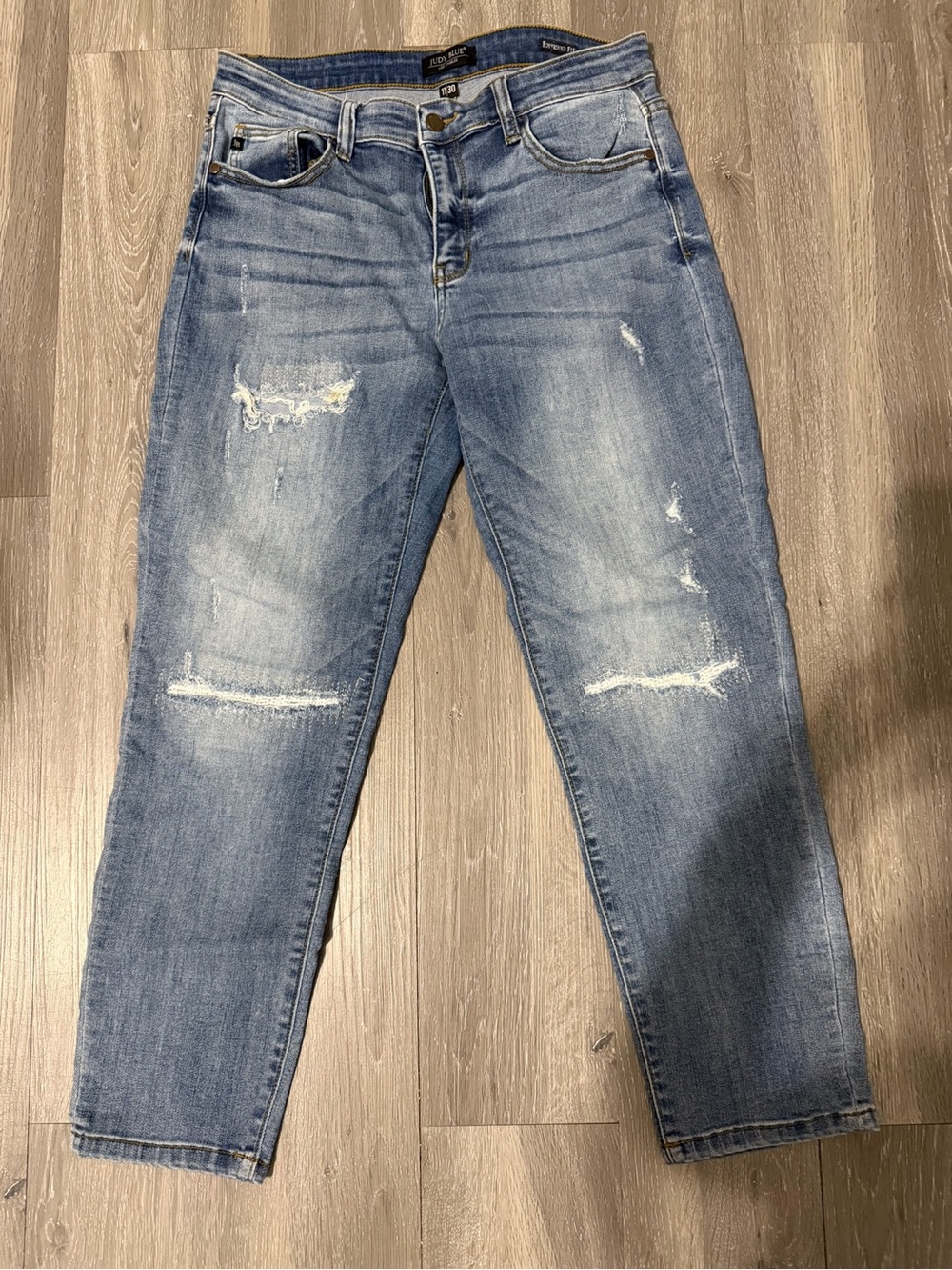 Judy Blue Distressed Boyfriend Taper Straight Leg Jeans - Light Blue size 11/30